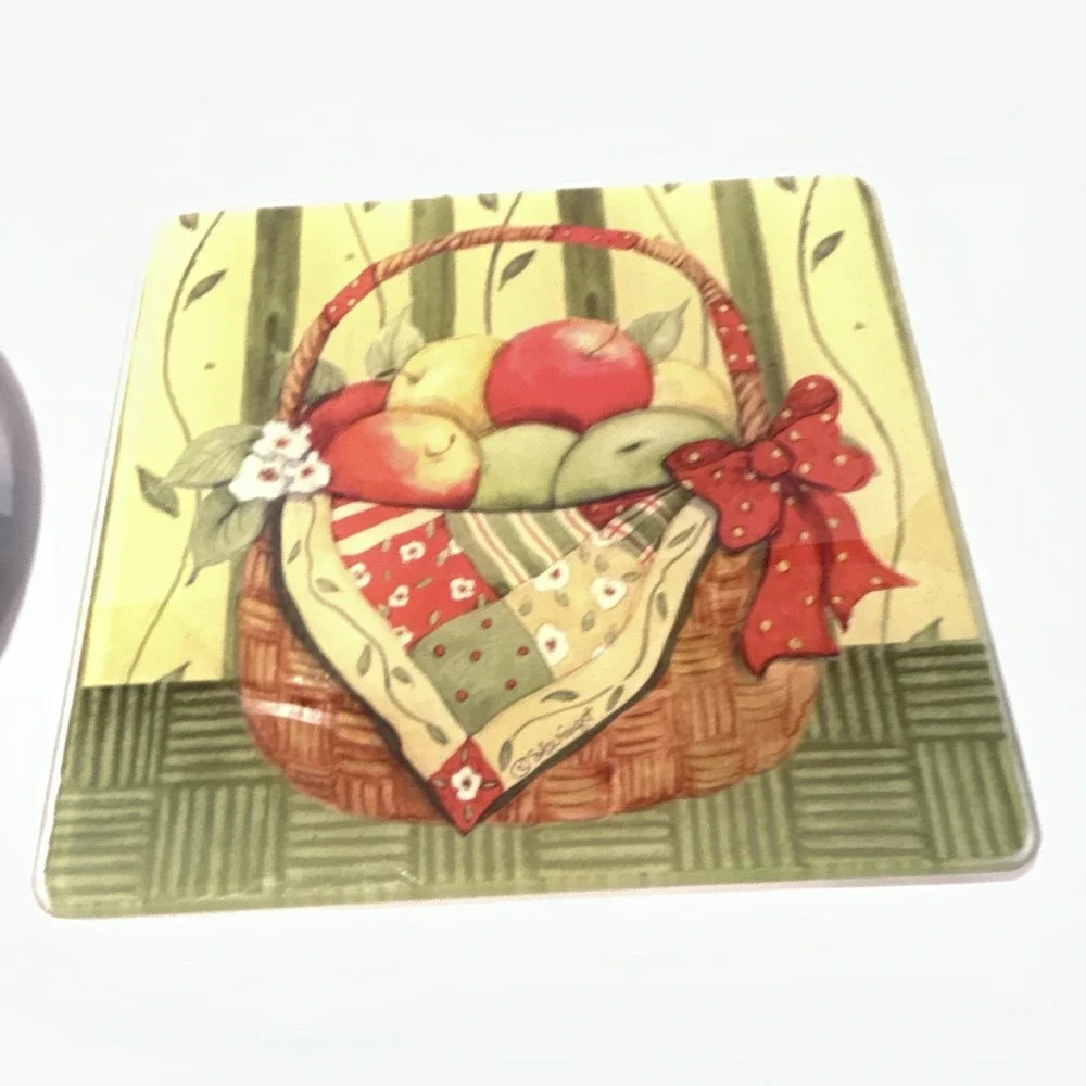 Round Metal Trivet Painted Multicolor Apple Fruit Country Hanging 7 in Dia